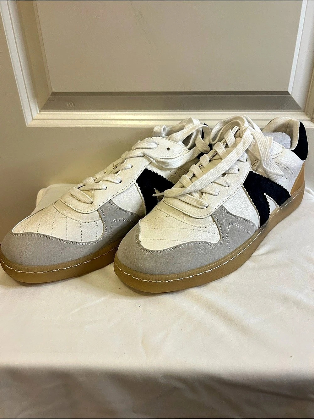 MIA Vesta Women's Sneakers White & Black US 9 New In Box